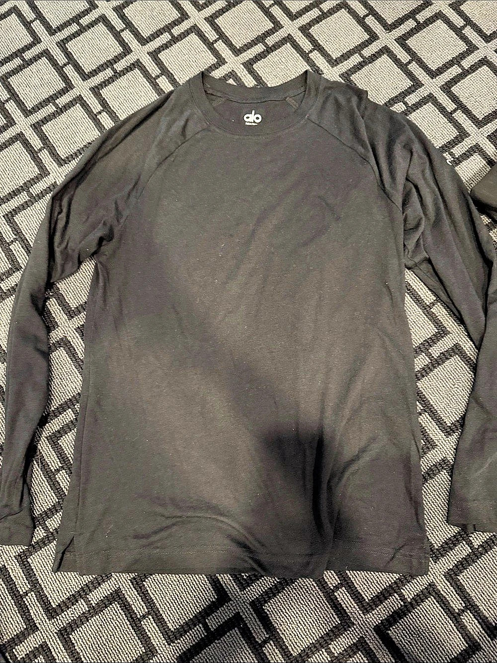 alo Long Sleeve Tee in Black Size Small Like New
